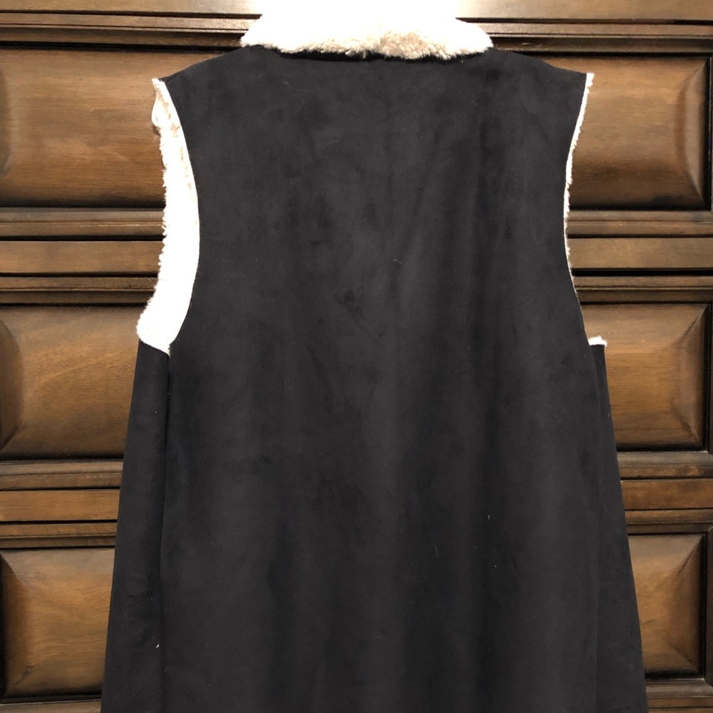 Madison & Lola Women Vest - Picture 5 of 10